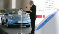 Jose Socrates with the Nissan Leaf