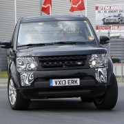 Land Rover Discovery facelift spied