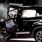 Fiat 500L small overlap crash test