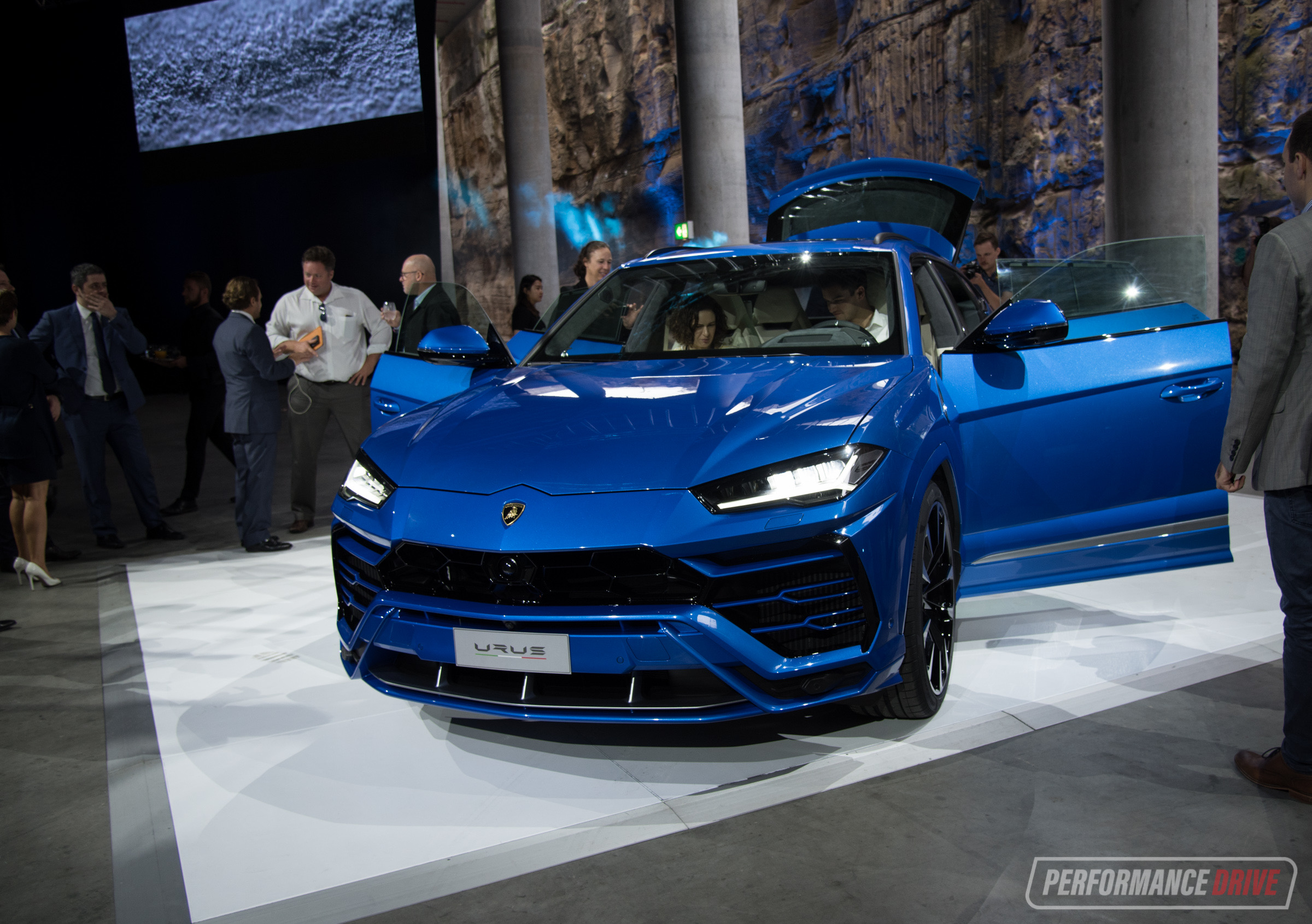 2018 Lamborghini Urus SUV Gets Official Unveiling in ...